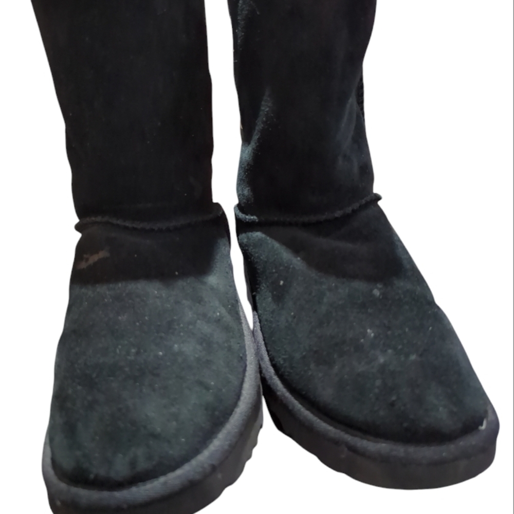 Reg $200 UGG Black Bailey bow diagonal boots size 6 - Picture 4 of 9